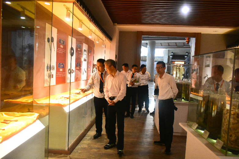 中國環(huán)境報總編輯一行蒞臨衍生健康醫(yī)藥產業(yè)園考察交流