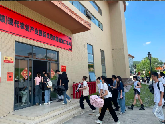 衍生動態(tài)丨廣東藥科大學云浮校區(qū)學生蒞臨衍生健康產業(yè)園開展參觀學習活動